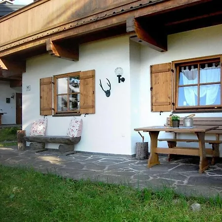 With 2 Bedrooms Semesterbostad *